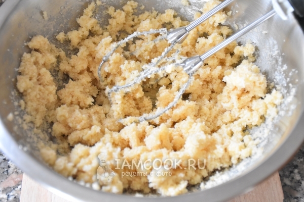 Взбить масло с сахаром