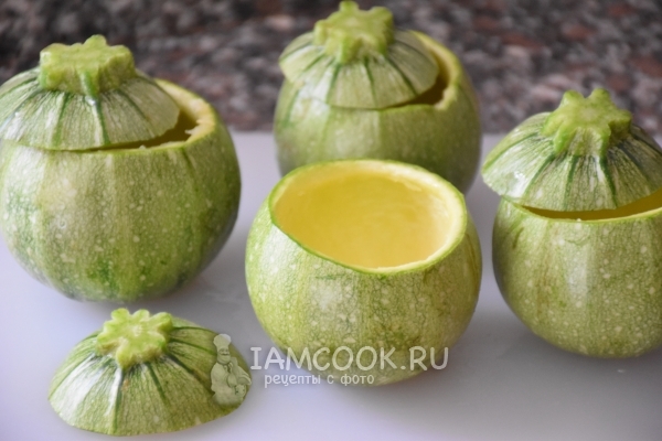 Достать из цукини мякоть