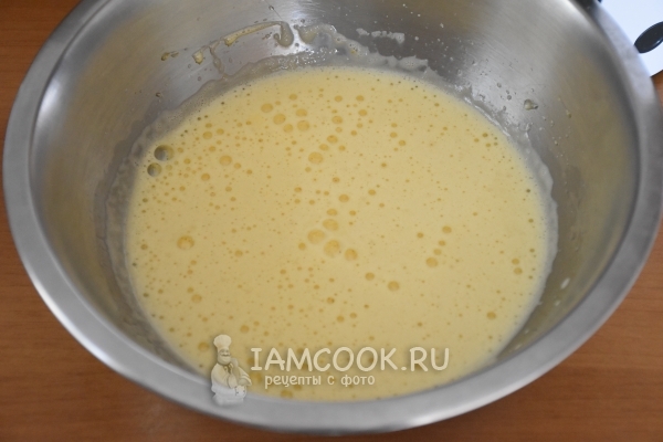 Взбить яйца с сахаром