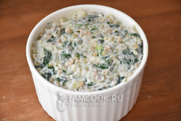 Выложить массу в форму