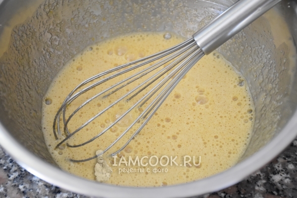 Взбить яйца с сахаром