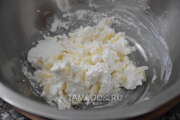 Соединить сыр с рикоттой