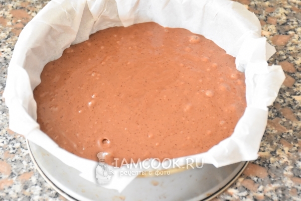 Перелить тесто в форму