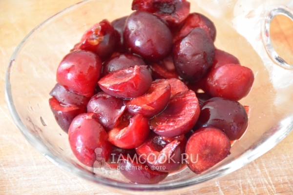 Удалить косточки из черешни
