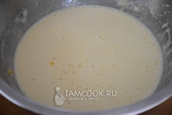 Добавить молоко и масло