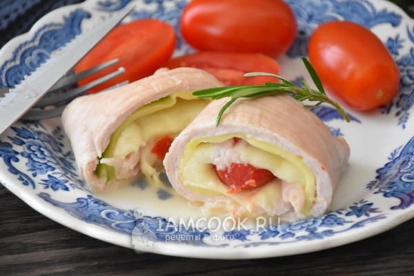 Рулетики из индейки с начинкой в духовке