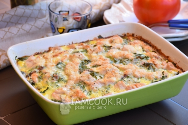 Готовая пшенная запеканка с индейкой и шпинатом