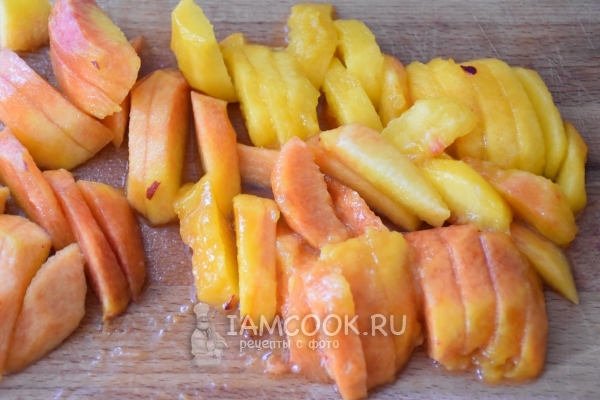 Порезать персики