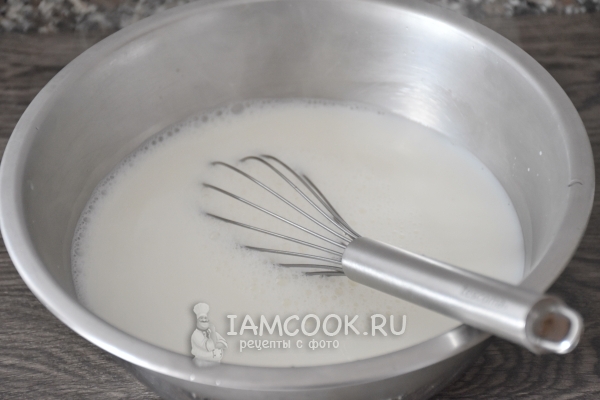 Соединить молоко с кипятком