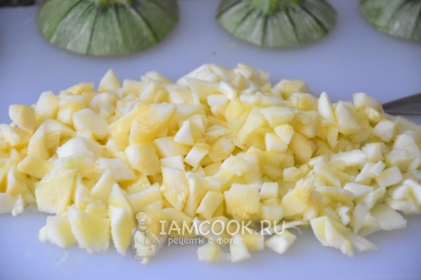 Порезать мякоть цукини