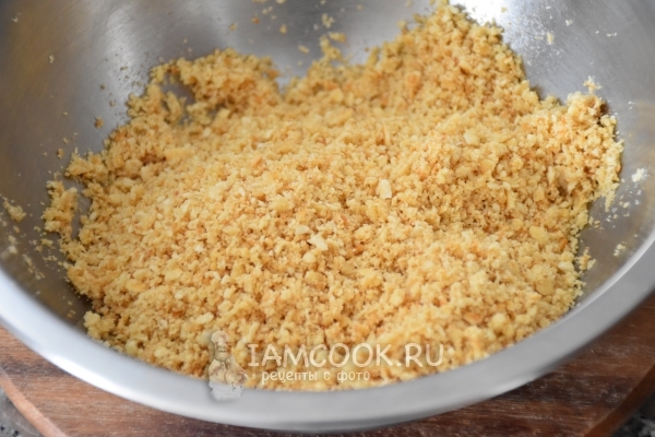 Соединить печенье с маслом