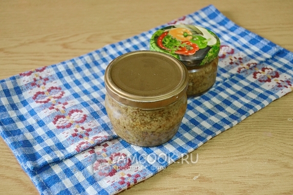 Закрыть банки крышками