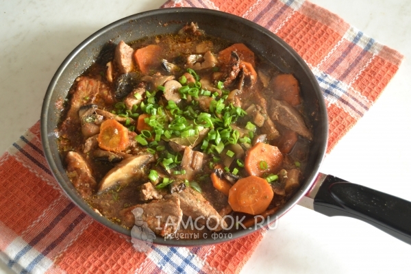 Положить зеленый лук