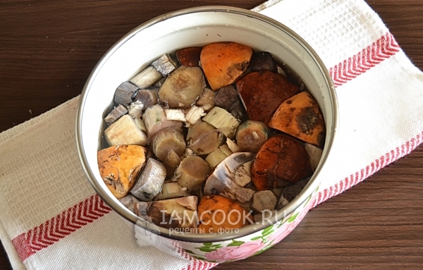 Помыть грибы