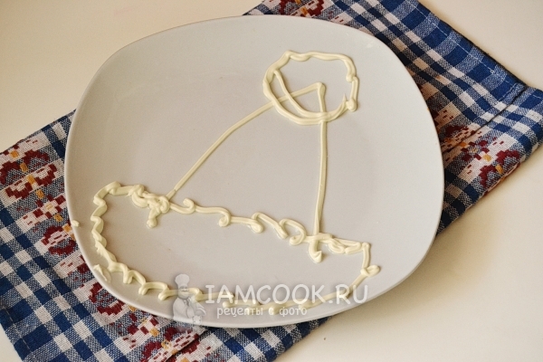 Нарисовать майонезом контуры шапки