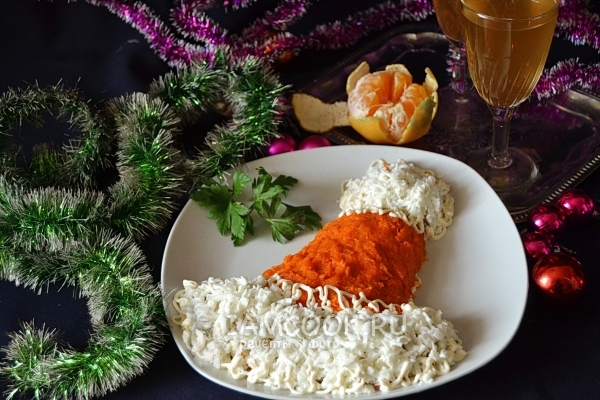 Фото новогоднего салата «Шапка Деда Мороза»