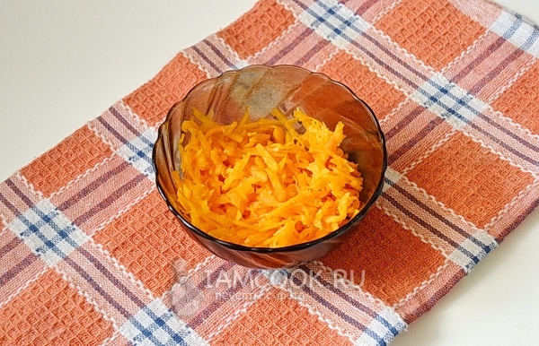 Натереть тыкву на терке