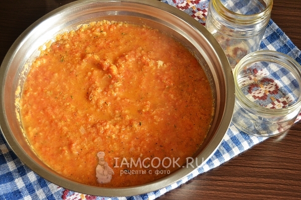 Разложить массу по баночкам