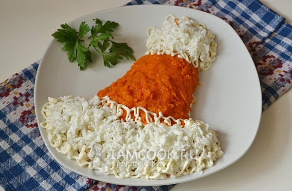 Готовый новогодний салат «Шапка Деда Мороза»