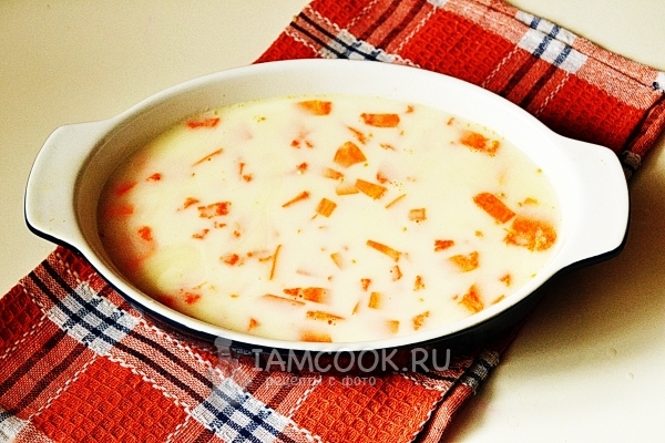 Влить молоко и воду