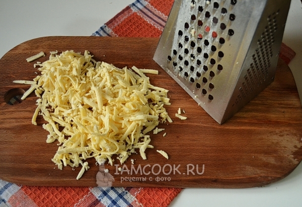 Натереть сыр на терке