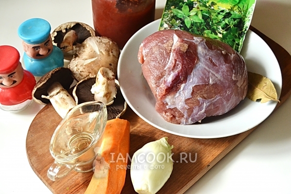 Ингредиенты для тушёной говядины с грибами
