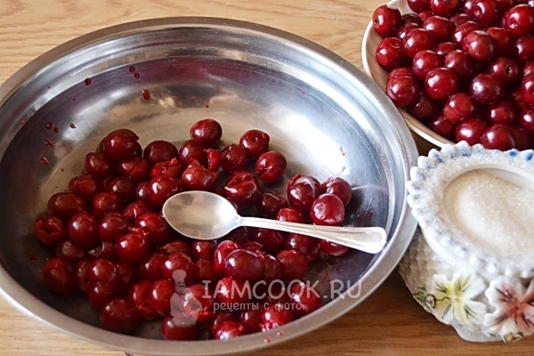 Удалить из вишни косточки