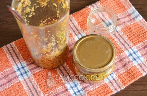 Переложить грибную икру в баночку