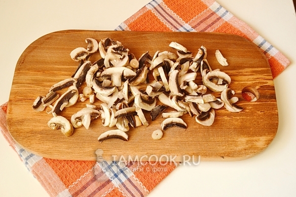 Порезать грибы