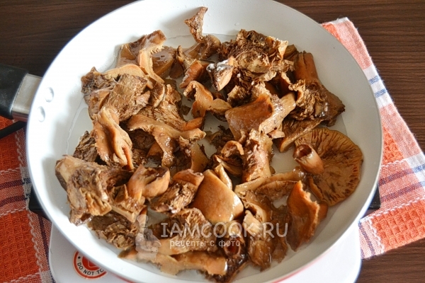 Обжарить грибы