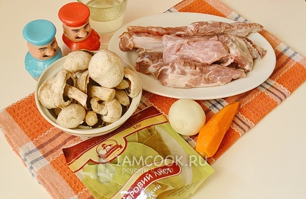 Ингредиенты для грибного супа из замороженных шампиньонов