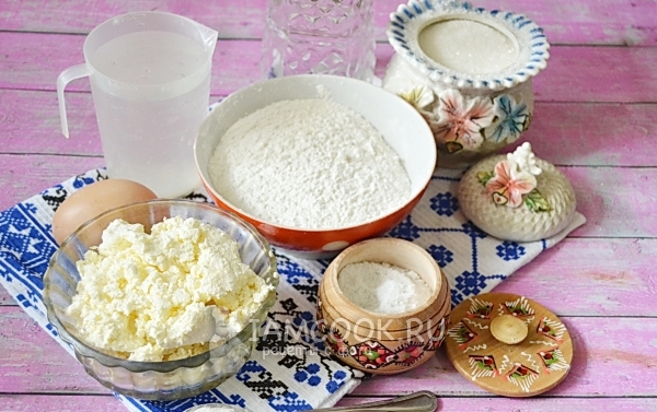 Ингредиенты для вареников с творогом из теста на воде