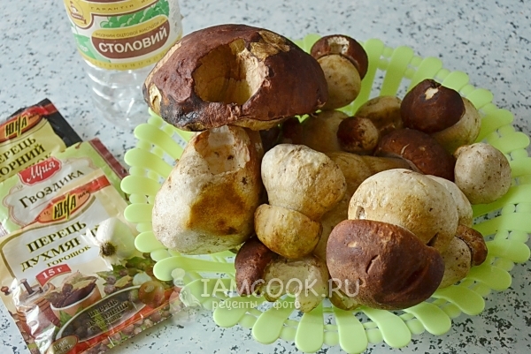 Ингредиенты для маринованных белых грибов на зиму