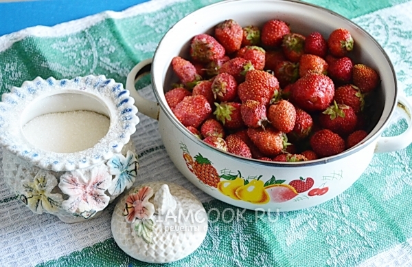 Ингредиенты для клубничного джема в мультиварке