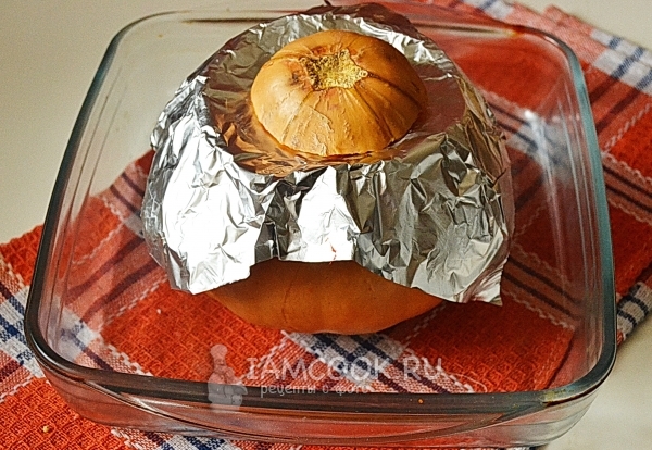 Накрыть тыкву фольгой