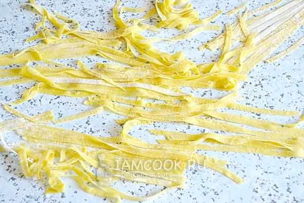 Подсушить слегка лапшу