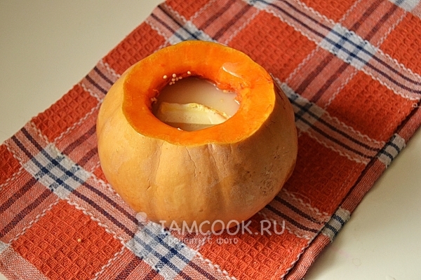 Добавить молоко и масло