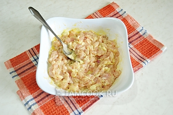 Размешать фарш