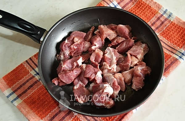 Обжарить мясо