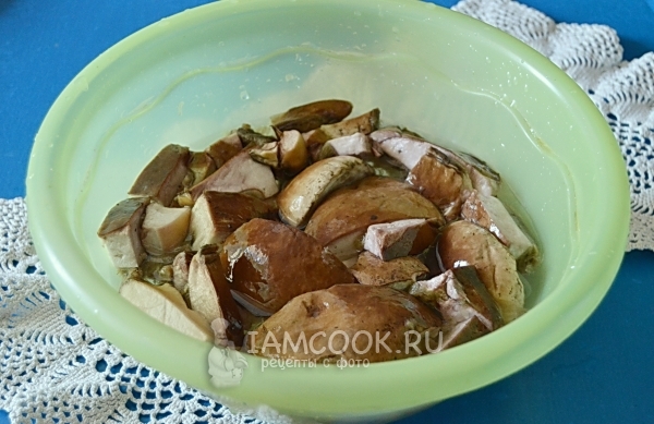 Помыть грибы