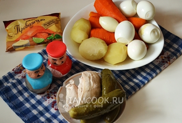 Ингредиенты для новогоднего салата «Шапка Деда Мороза»