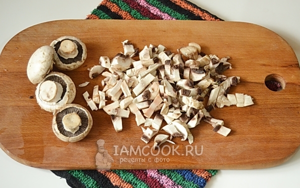 Порезать грибы