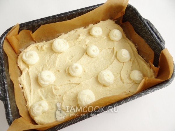 Выдавить часть сырной массы