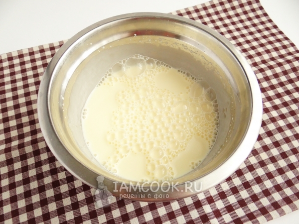 Взбить яйца со сливками