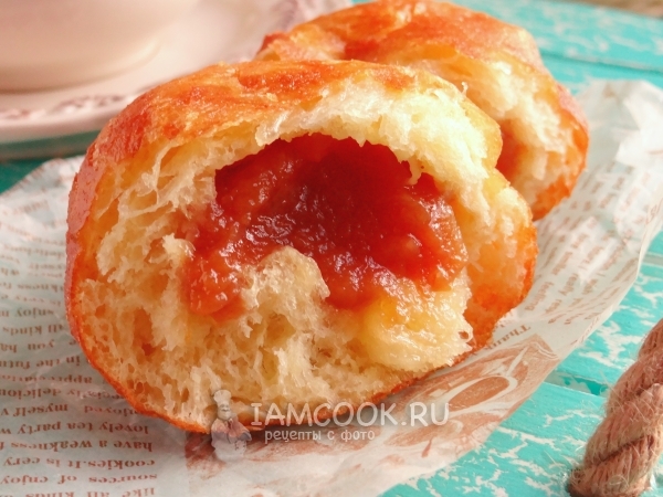 Пирожок с повидлом в разрезе