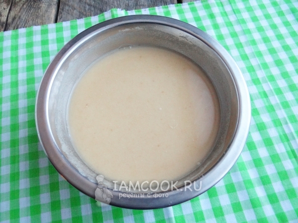 Смешать воду с мукой