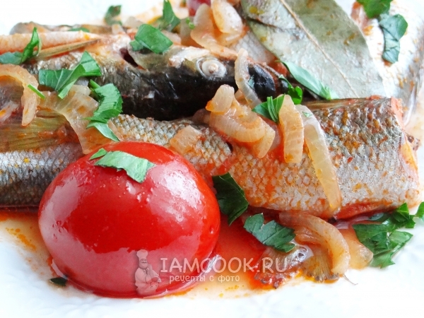 Готовая корюшка с томатами в мультиварке