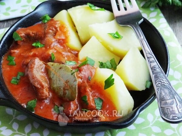 Гуляш из лосятины с подливкой