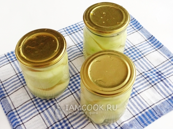 Накрыть банки крышками