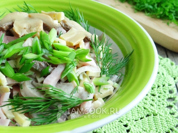 Рецепт салата с ветчиной, грибами и сыром